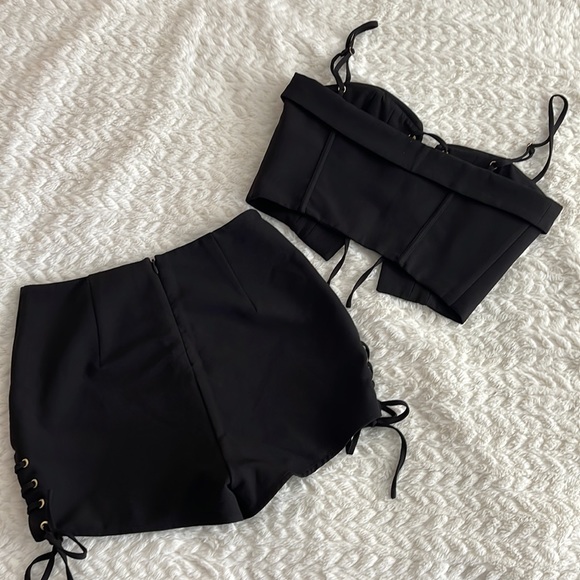 Revolve Set H:ours - Picture 6 of 6